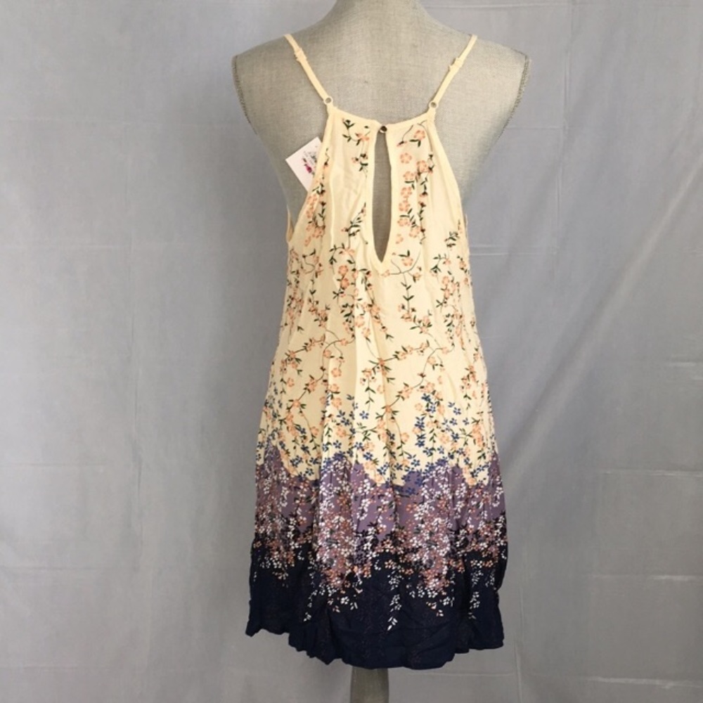 Last 1! Floral mini dress w crocheted detail small - Picture 5 of 6